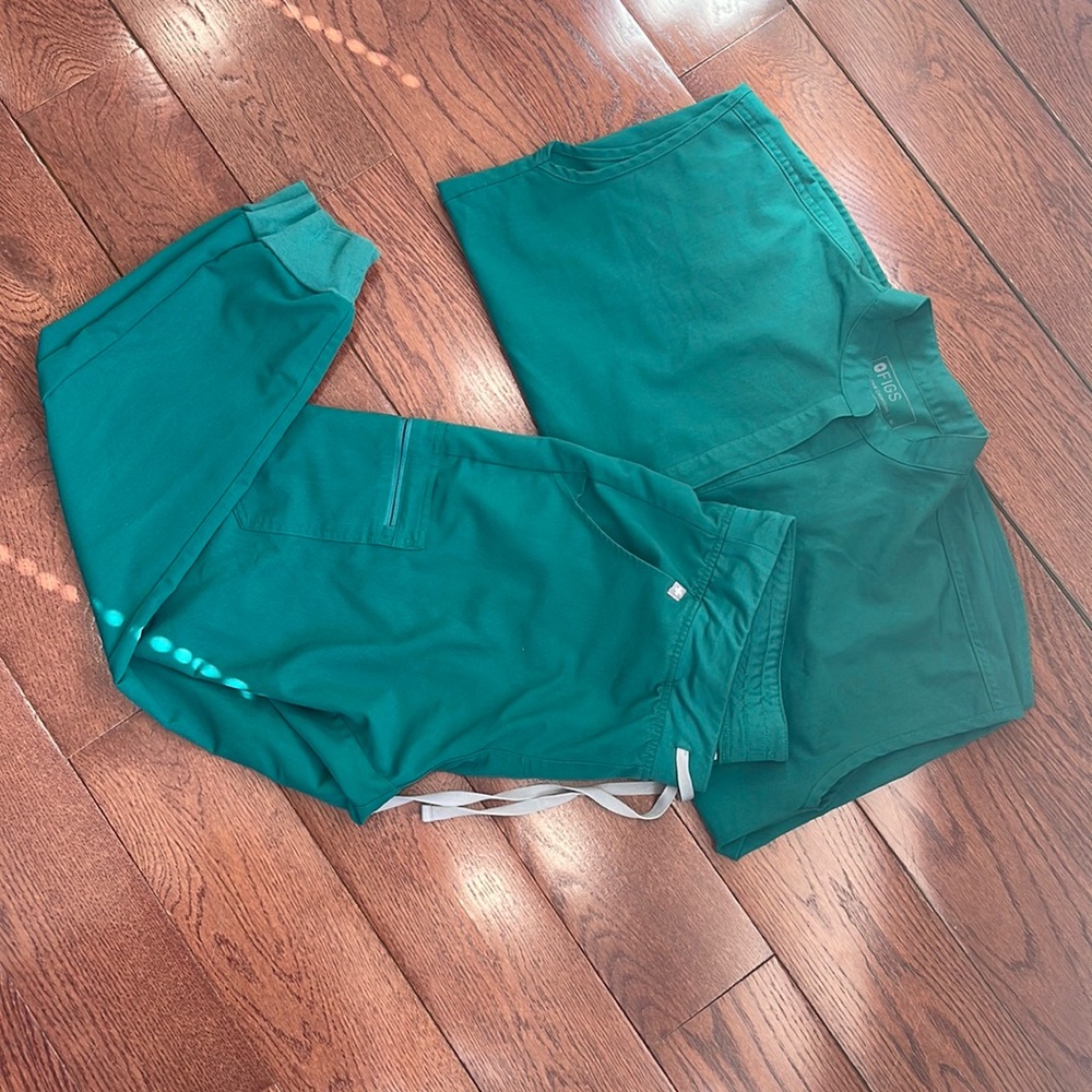 Woman’s Figs Hunter Green Set